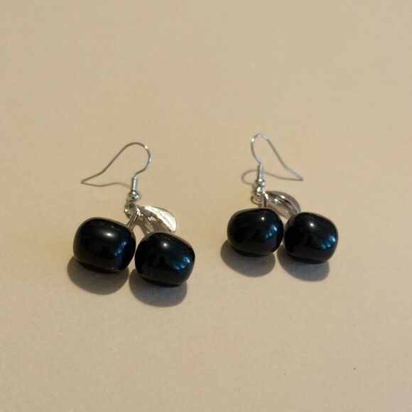 Black Cherry Dangle Earrings M1299 - Picture 2 of 3